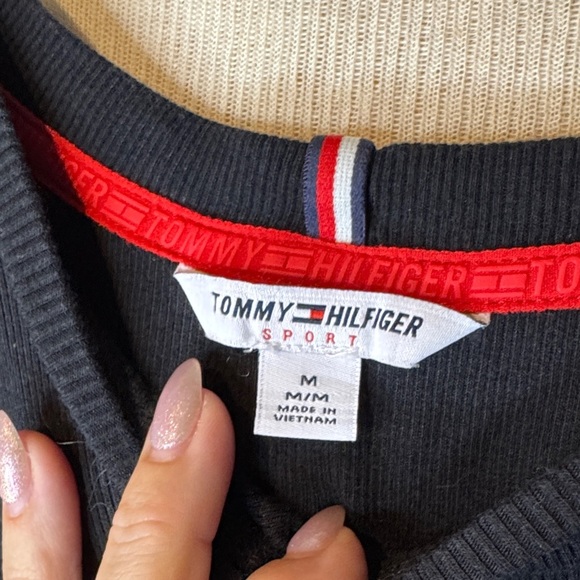 Tommy Hilfiger Black T-Shirt with Logo Patch - Picture 3 of 5